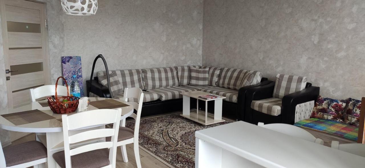 Apartment In The Karakol Heart Ngoại thất bức ảnh